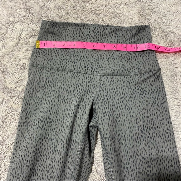 Lululemon Crop Leggings - Picture 4 of 6